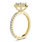 Exquisite Oval Halo Diamond Engagement Ring